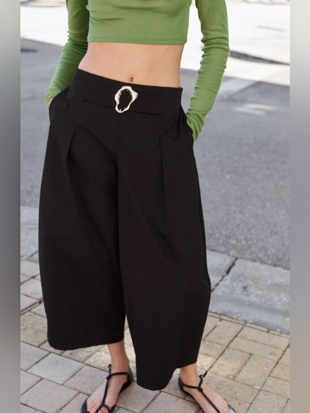 ZARA BLACK BUCKLED BARREL PANTS 🖤🖤🖤